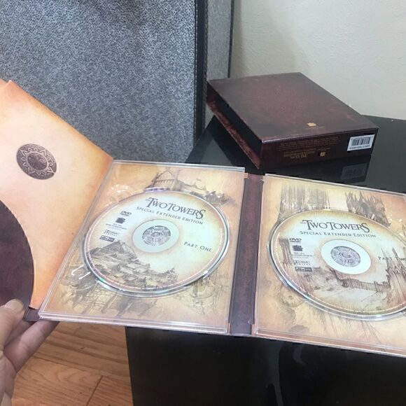 Lord of the Rings “The Two Towers” DVD set EUC - Picture 5 of 7